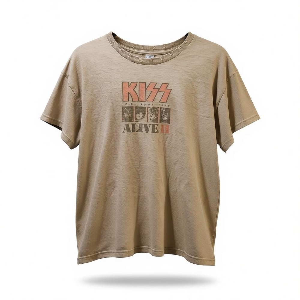 Kiss Distressed Beige Graphic Tee